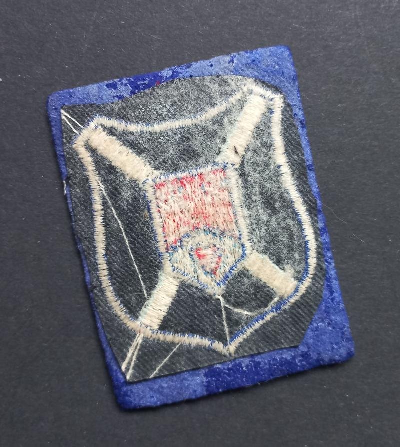 A very attractive - British made - embroided Polish10th Dragoons (Lanarkshire Honour) Regiment shoulder patch — image 2