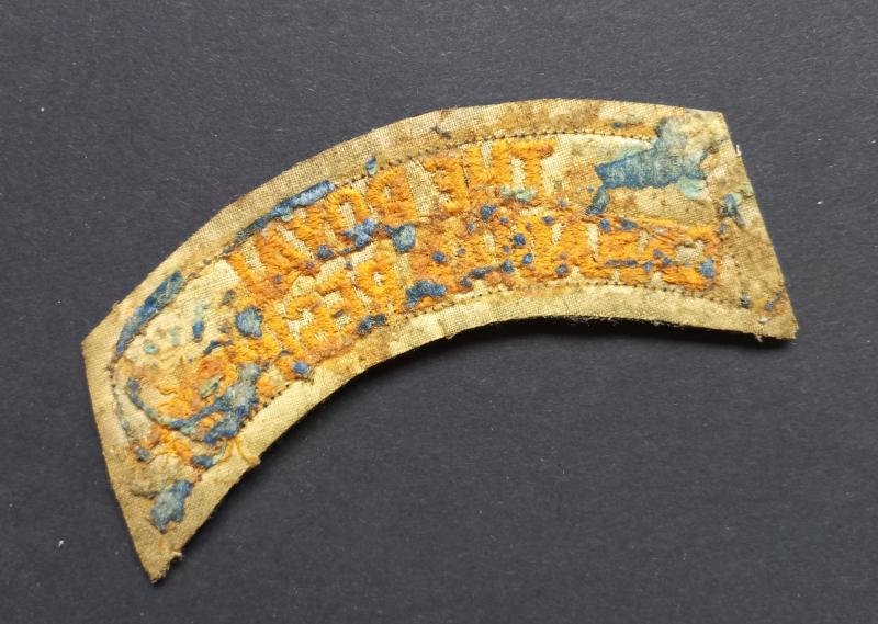 A superb (typical British made) The Royal Canadian Regiment embroided shoulder title — image 2