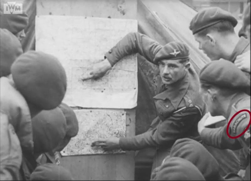 A superb - regrettably single - mid war period so called 'block type' lettering Parachute shoulder title — image 3