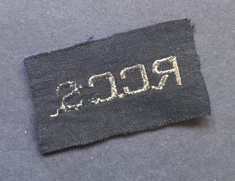 A attractive embroided - British i.e Canadian made (left behind in Holland) - 3rd Infantry Division Royal Canadian Corps of Signals divisional patch — image 2