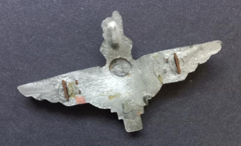 A good (unfortunately missing its two brass blade fittings) example of a plastic cap badge to The Parachute Regiment — image 2
