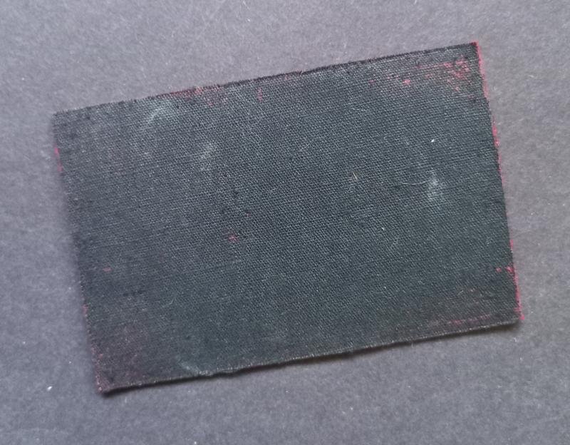 A nice (printed British made) 1st Canadian Infantry Division shoulder divisional sign — image 2