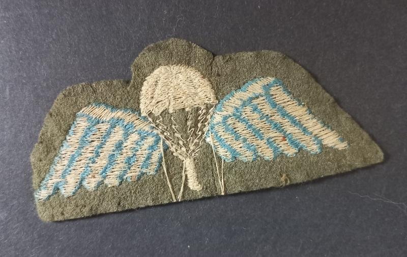A nice mid war period and un-issued standard British parachute qualification wing — image 2