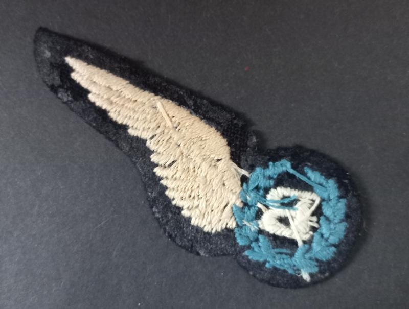 A superb - not so often seen - R.A.A.F. (Royal Australian Air Force) Bombardier or Bomb Aimer brevet badge — image 2