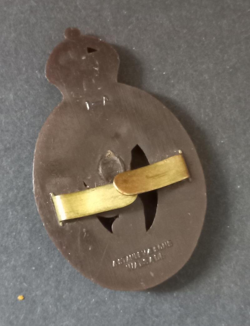 A attractive Royal Corps of Signals brown plastic cap badge — image 2