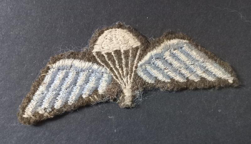 A very attractive - early variation with split feather - typical British made parachute qualification wing — image 2