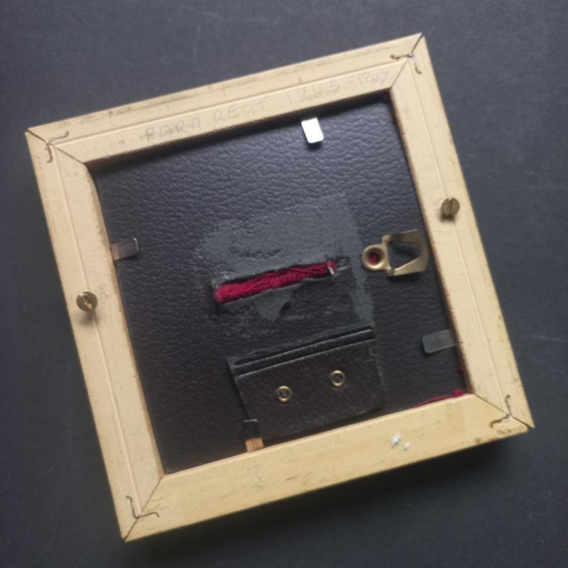 A nicely framed - nickel plated - Parachute Regiment beret badge (unfortunately missing its two brass lugs) — image 3