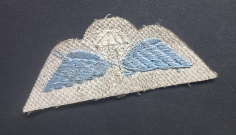 A nice and un-issued late war parachute qualification wing — image 2