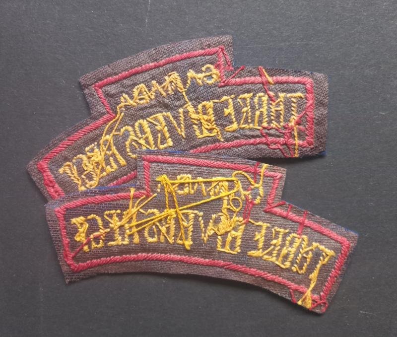A attractive - full matching set - British made Canadian Three Rivers Regiment embroided shoulder titles — image 2
