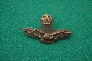 R.A.F. Officers cap badge.