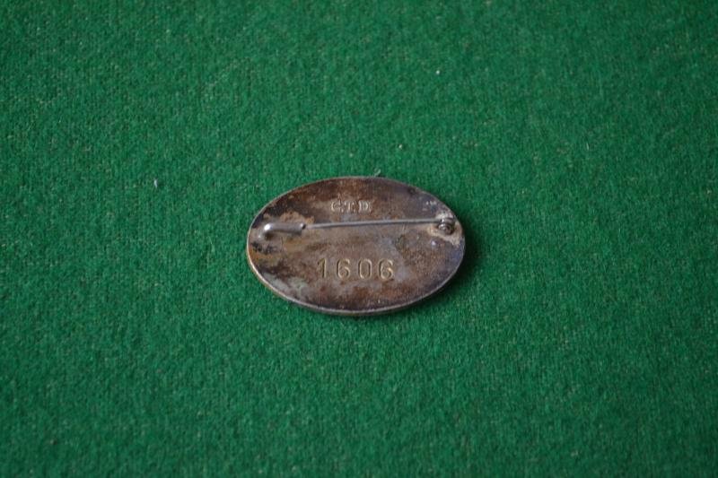 Red Cross Sisters Badge. — image 2