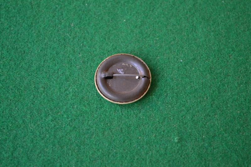 WW1 YMCA Badge. — image 2