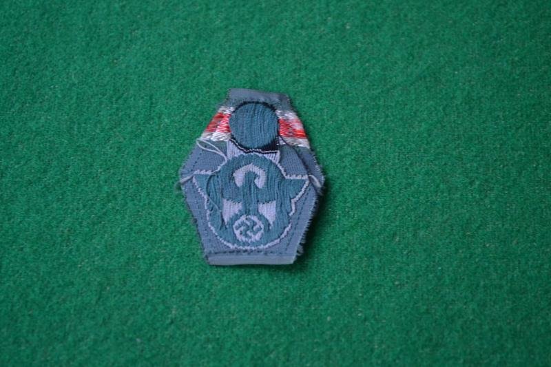Police Cap Badge. — image 2