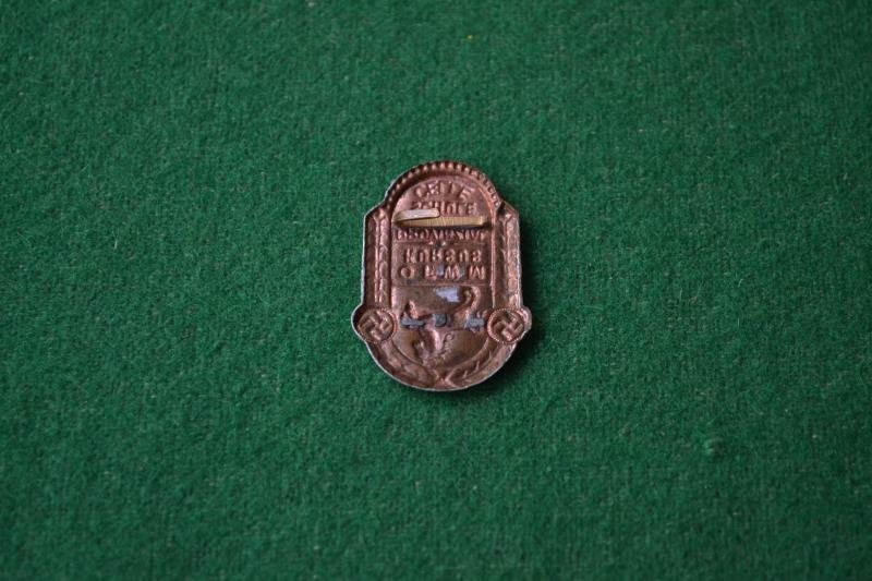 Head Dress Badge. — image 2