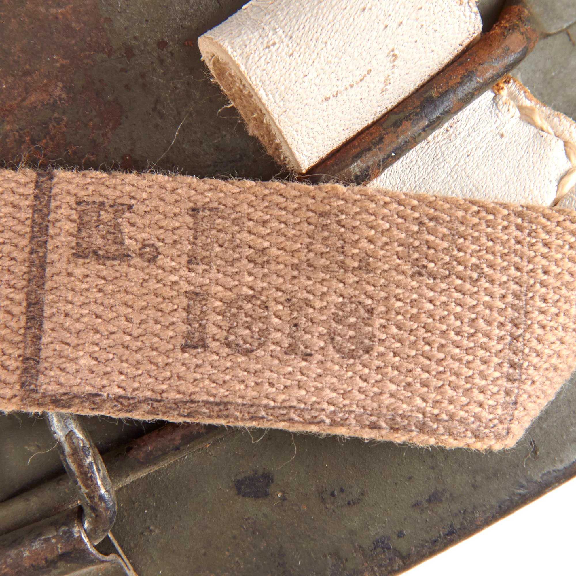 Original Imperial German WWI M1917 Ledermaske Gas Mask in Gummimaske Canister with Replica Carrying Strap — image 4