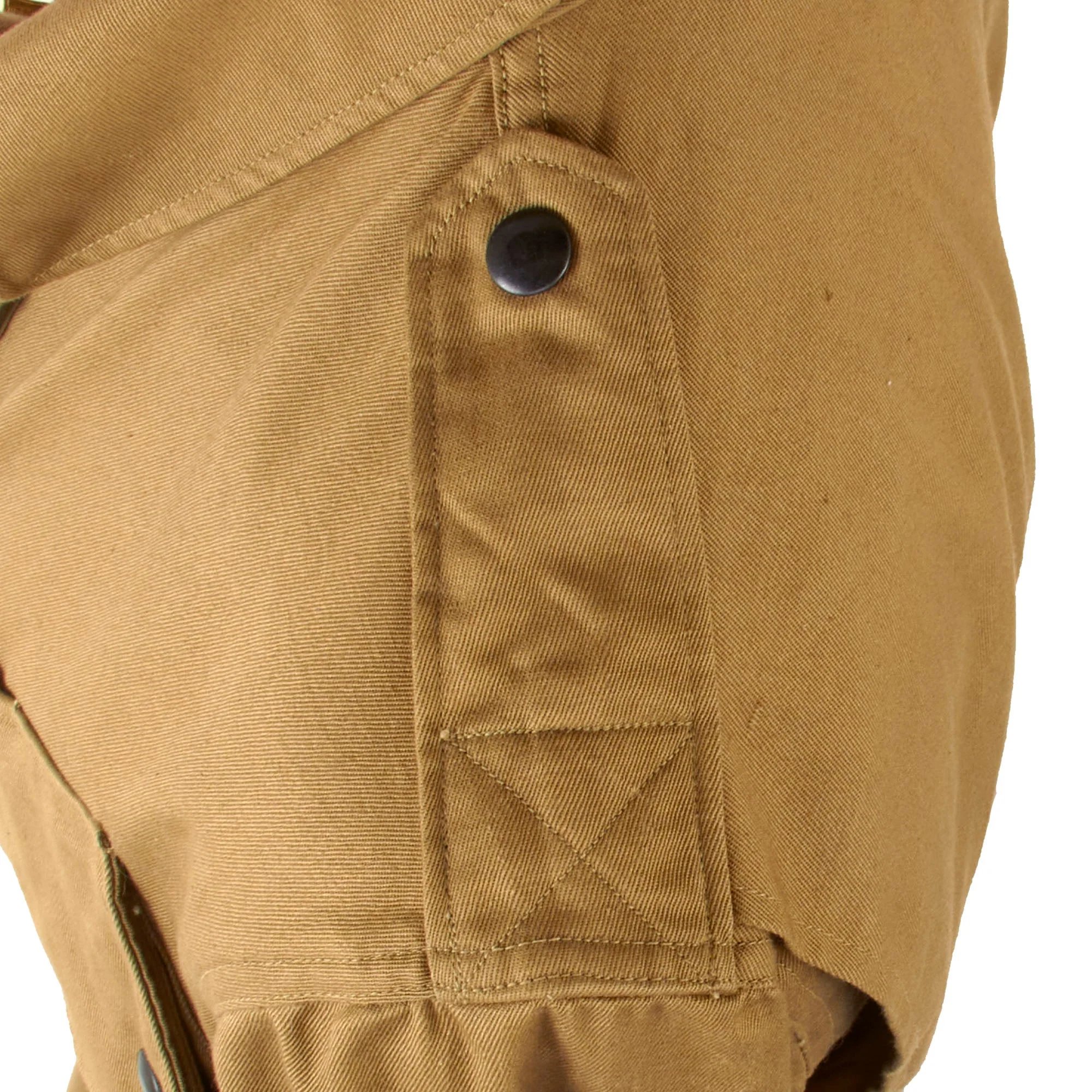 Original U.S. WWII Airborne M1942 Paratrooper Jump Jacket without Reinforcements with Quartermaster Contract Tag & Original Belt - Excellent — image 7