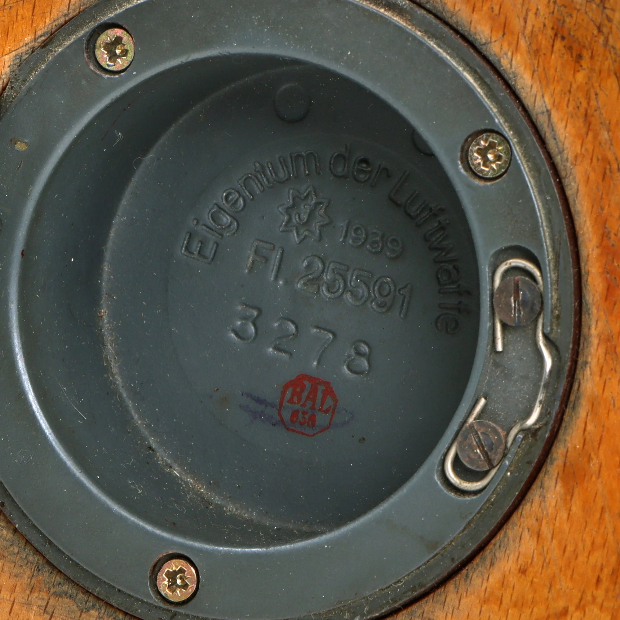 Original German WWII Luftwaffe 1939-Dated Radio Operator's Clock by Junghans in Period Souvenir Stand - Functional - Fl. 25591 — image 6