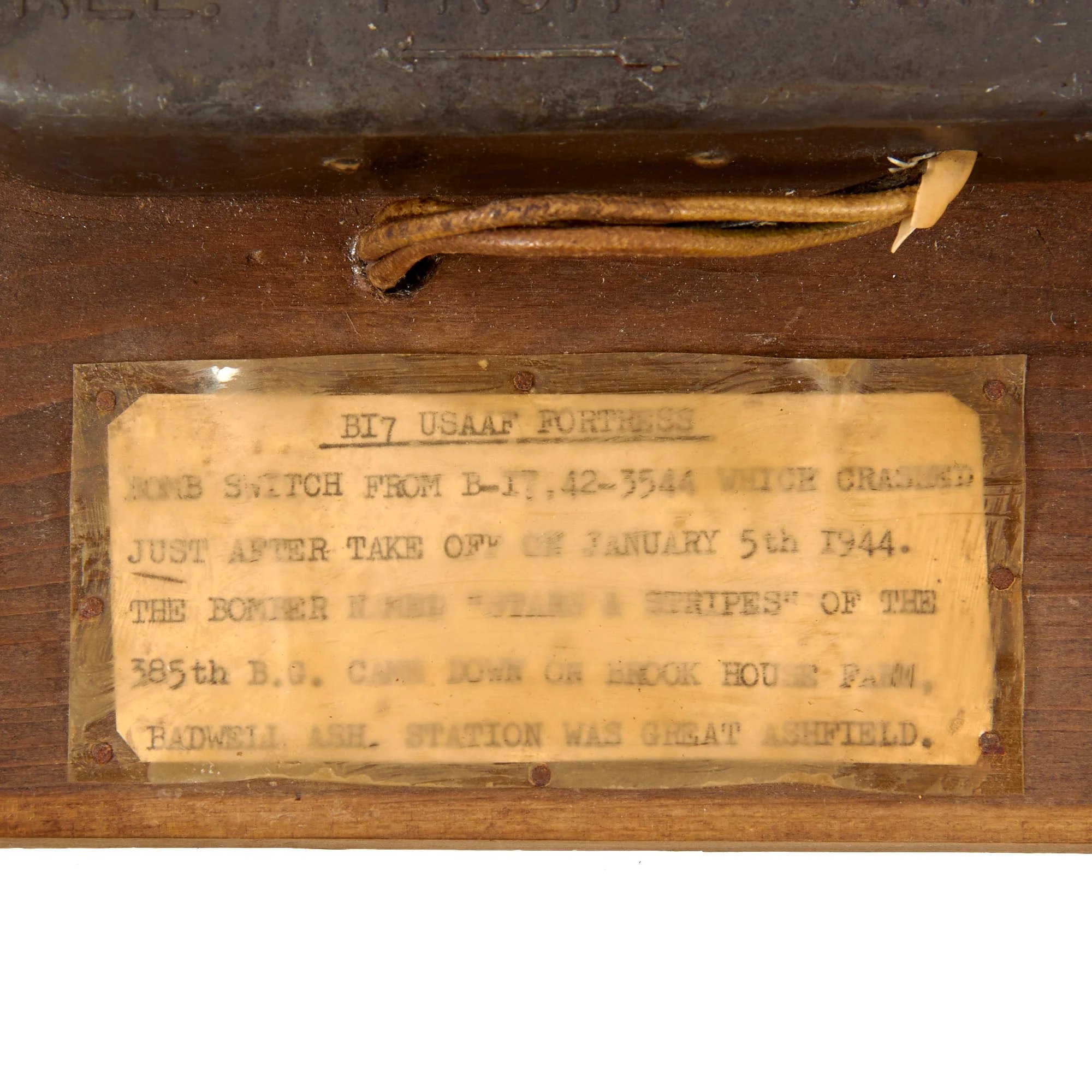 Original U.S. WWII B-17 42-3544 'Stars and Stripes' Recovered Bomb Switch on Period Mount with Provenance Note - Crashed January 5th, 1944 — image 3