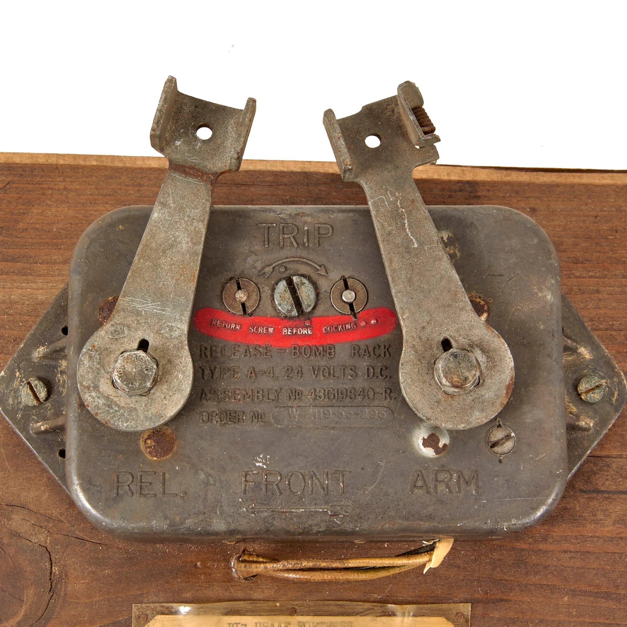 Original U.S. WWII B-17 42-3544 'Stars and Stripes' Recovered Bomb Switch on Period Mount with Provenance Note - Crashed January 5th, 1944 — image 5