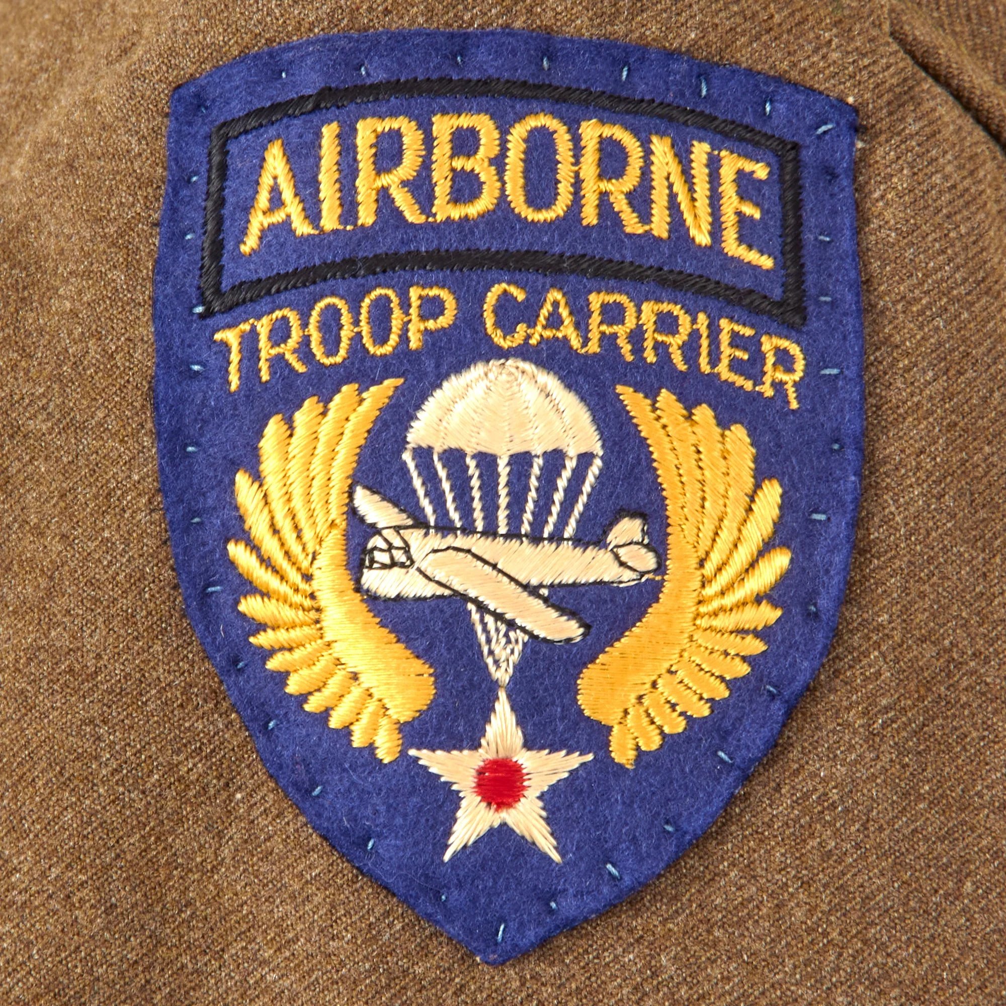 Original U.S. WWII 9th Air Force Airborne Troop Carrier Communications Specialist Uniform Jacket & Shirt with Aircrew Wings and Bullion Patch — image 7