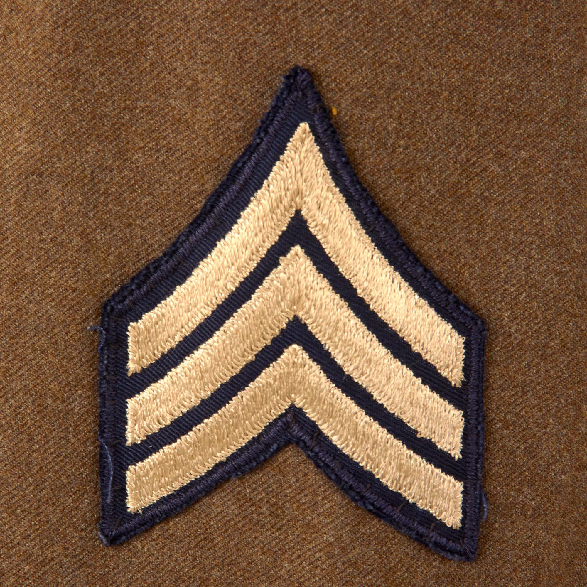 Original U.S. WWII 9th Air Force Airborne Troop Carrier Communications Specialist Uniform Jacket & Shirt with Aircrew Wings and Bullion Patch — image 8