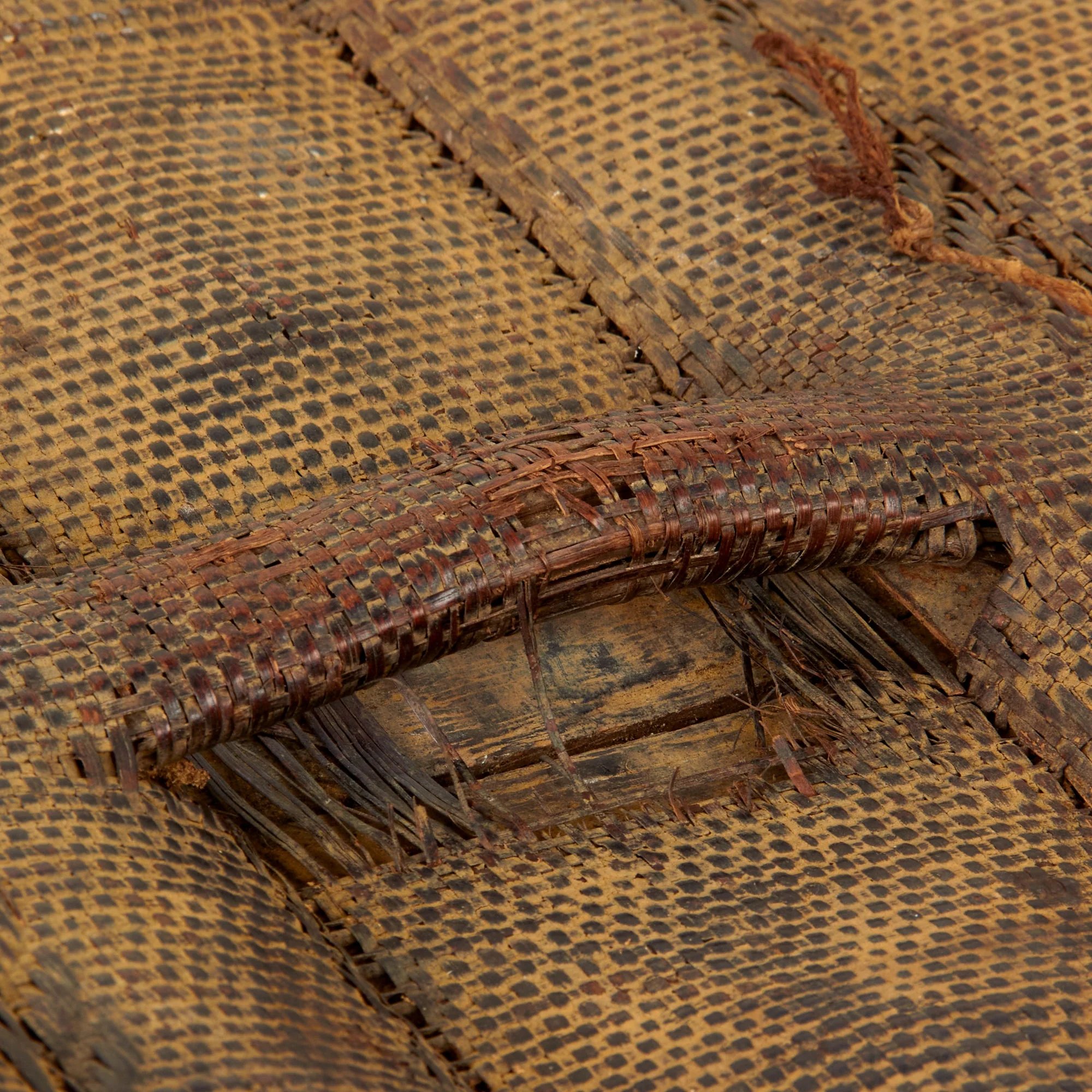 Original Belgian Congo Late 19th Century Wide Woven Fiber Shield - 24 ½ x 41' — image 4