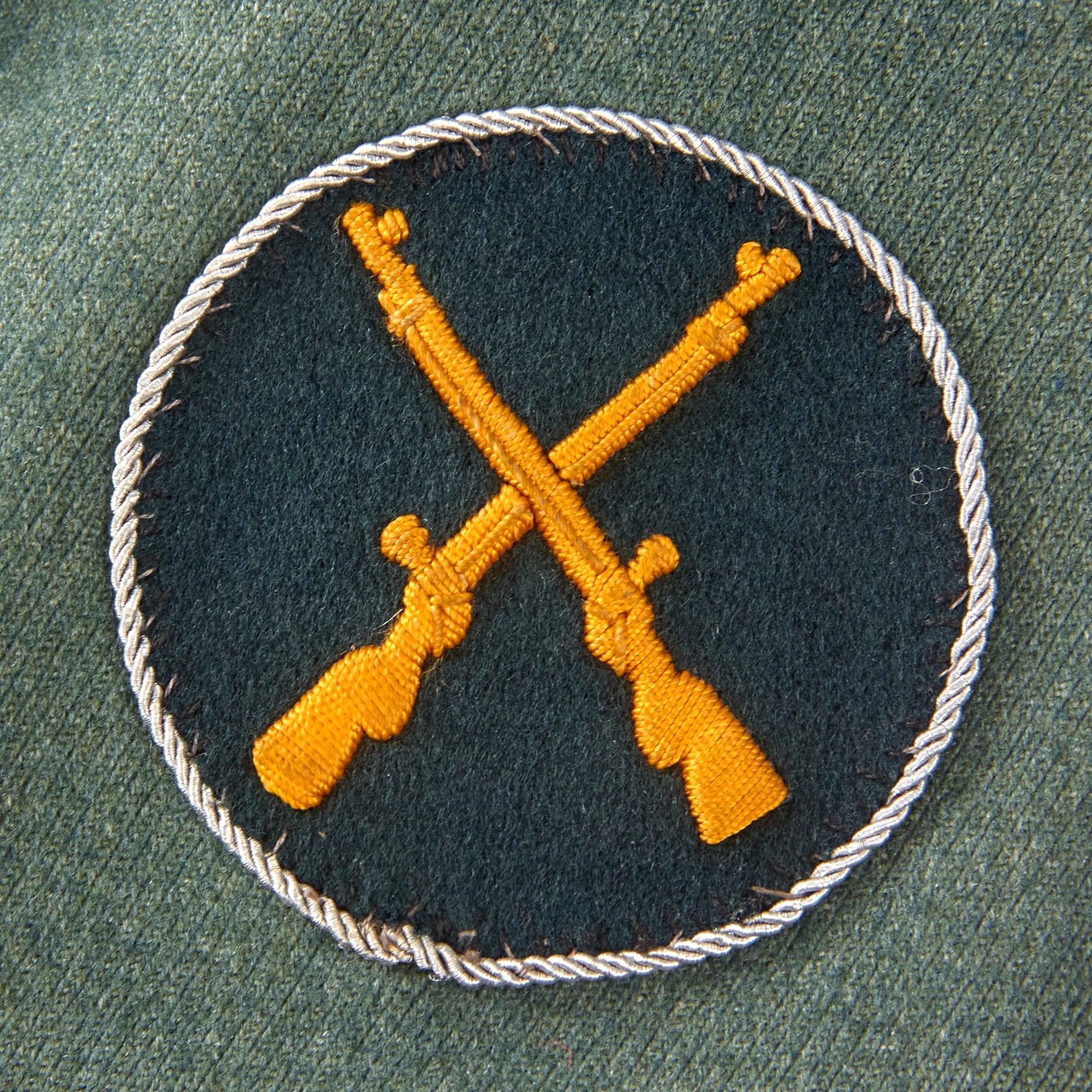 Original German WWII Named Heer Army Artillery Oberfeldwebel NCO M35 Waffenrock Dress Tunic by Kuhn & Nupnau with Medal Bar — image 14