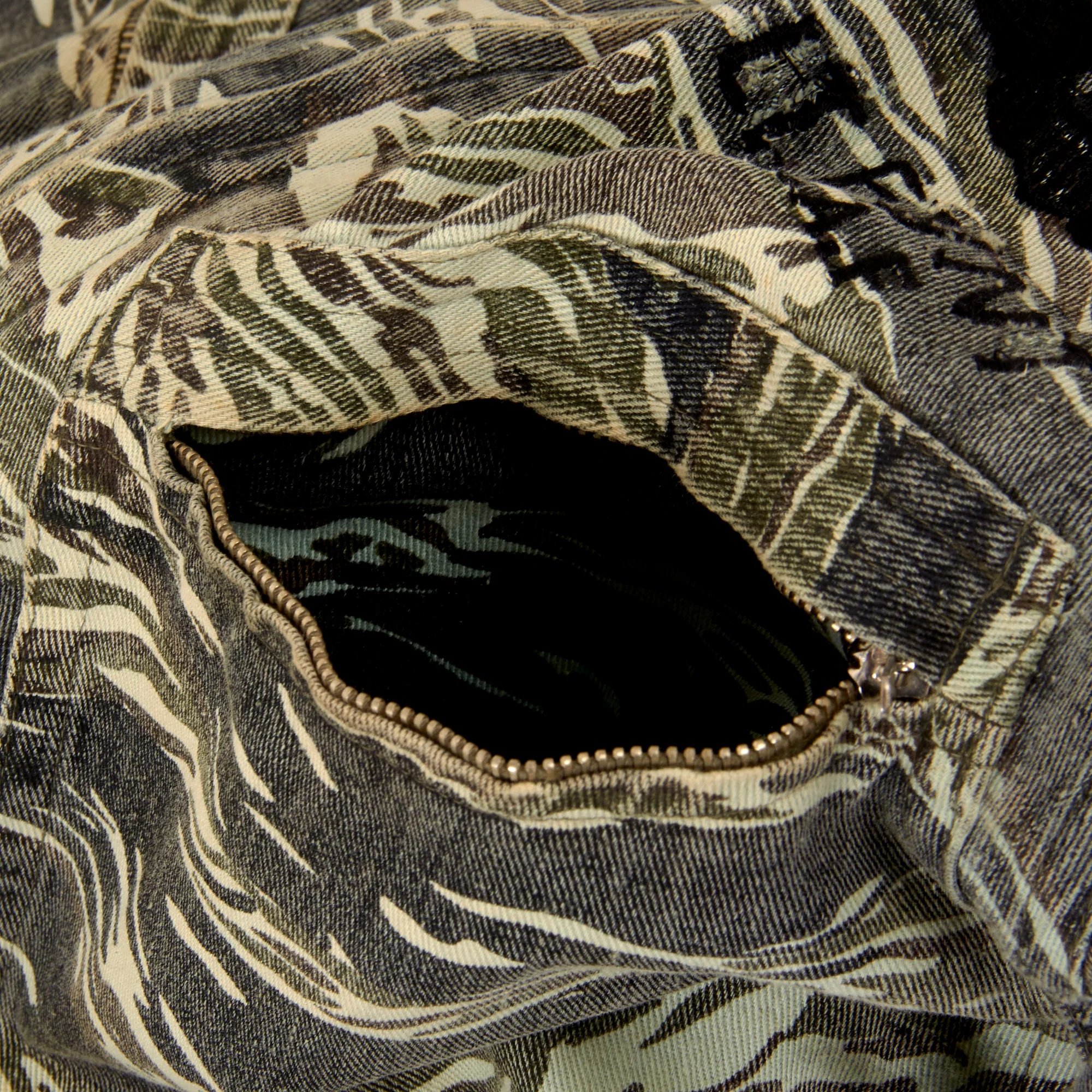 Original Rare Vietnam War Pilot's Japanese-Made Tigerstripe Flight Suit with Embroidered Pilot's Wings & Lieutenant Bars - Lt. Funt U.S.A.F. — image 7