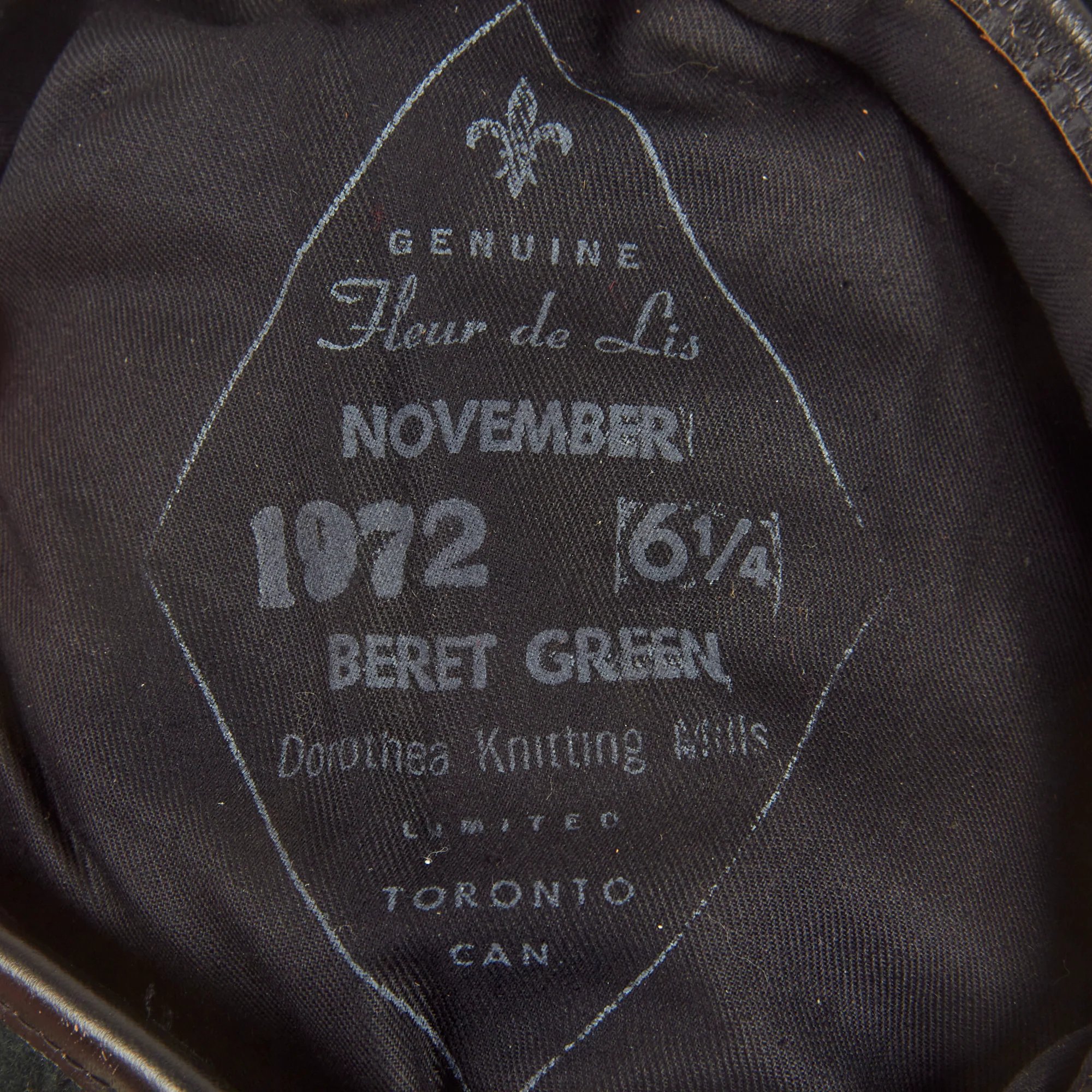 Original U.S. Vietnam War 1972 Dated Canadian Made Rifle Green Beret With De Oppresso Liber Badge and No Flash Denoting 'Unassigned' - Size 6 ¼ — image 6