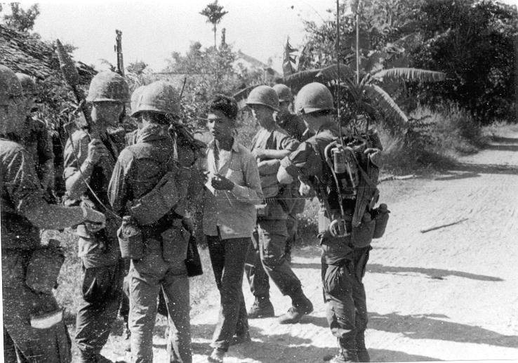 Original U.S. Military Vietnam War PSYOP Chieu Hoi Magazine Bag - Set of Five Bags — image 5