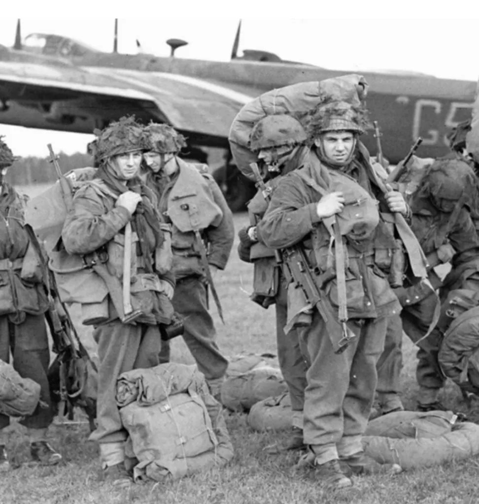 'RARE' British MkII Paratrooper Helmet – BMB 1943 — image 14