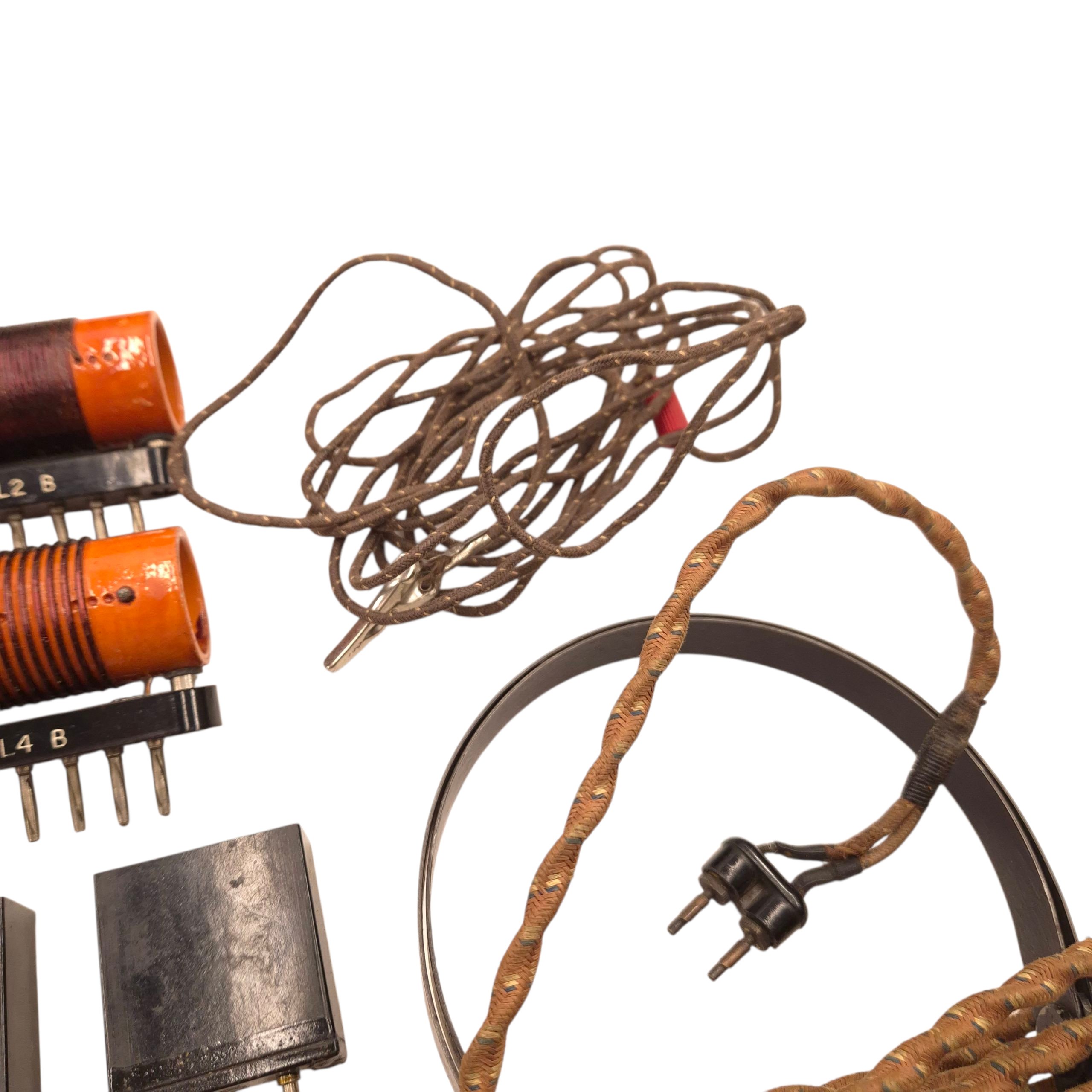 Type 3 MkII Clandestine Transceiver (B2) in Drop Containers — image 13