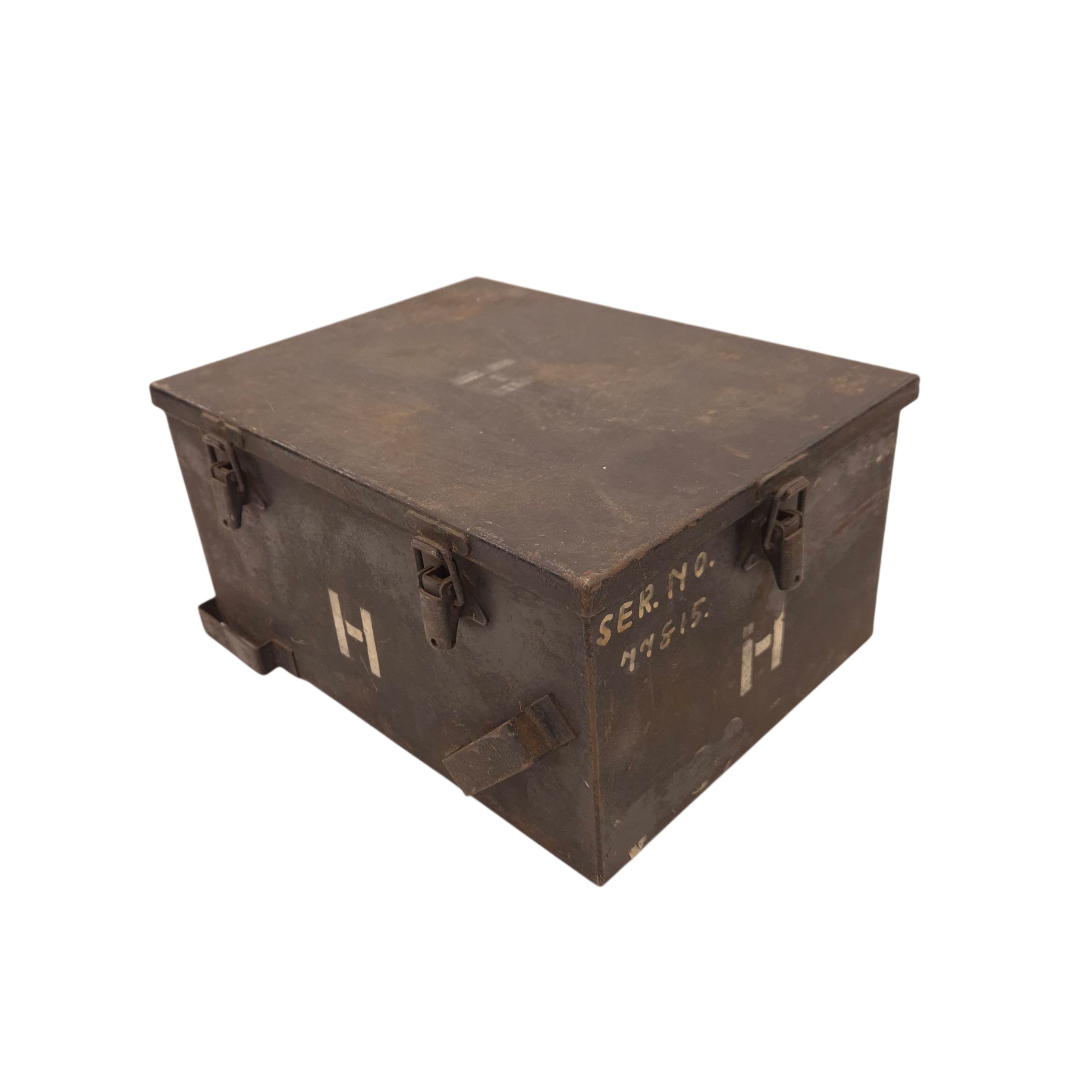 Type 3 MkII Clandestine Transceiver (B2) in Drop Containers — image 19