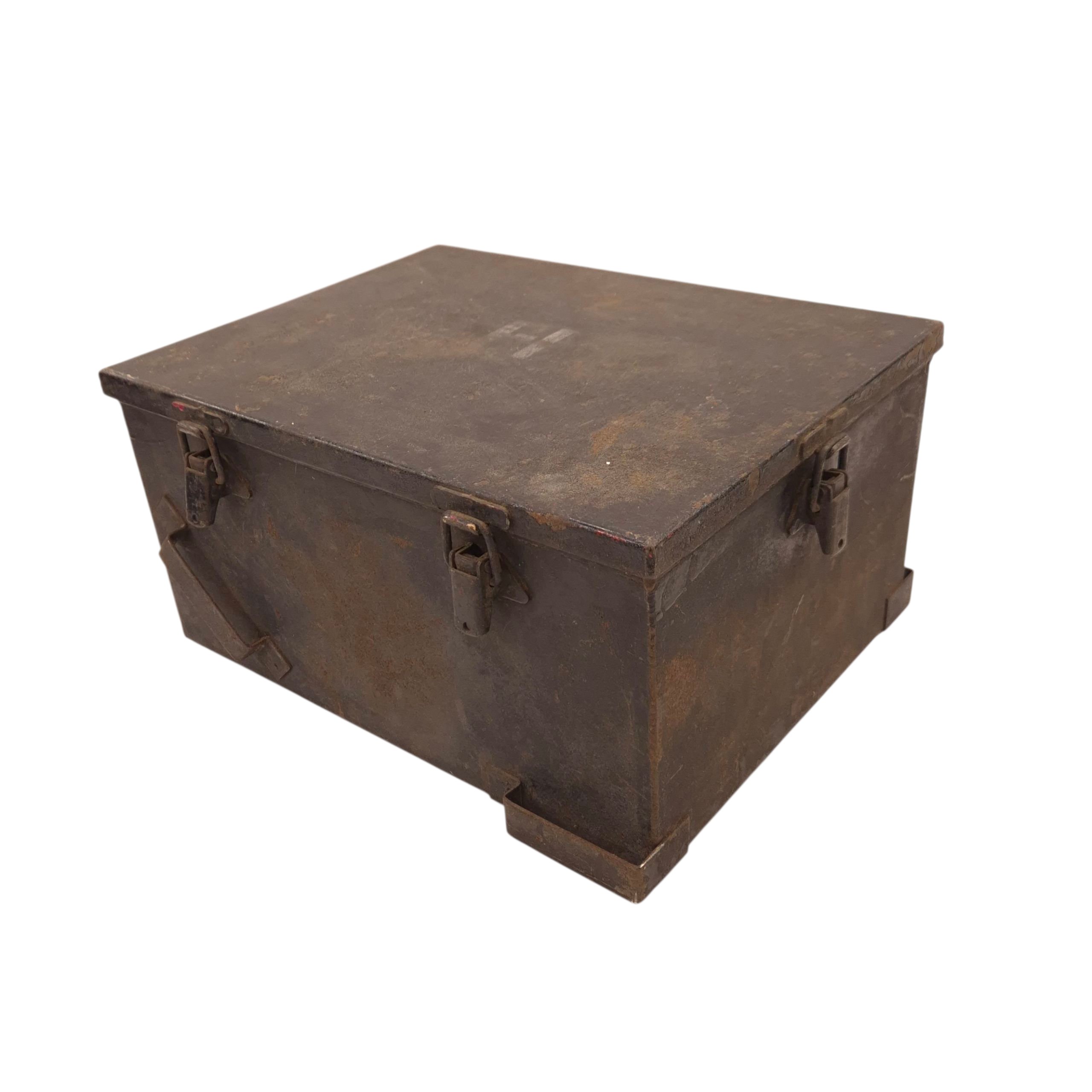 Type 3 MkII Clandestine Transceiver (B2) in Drop Containers — image 20