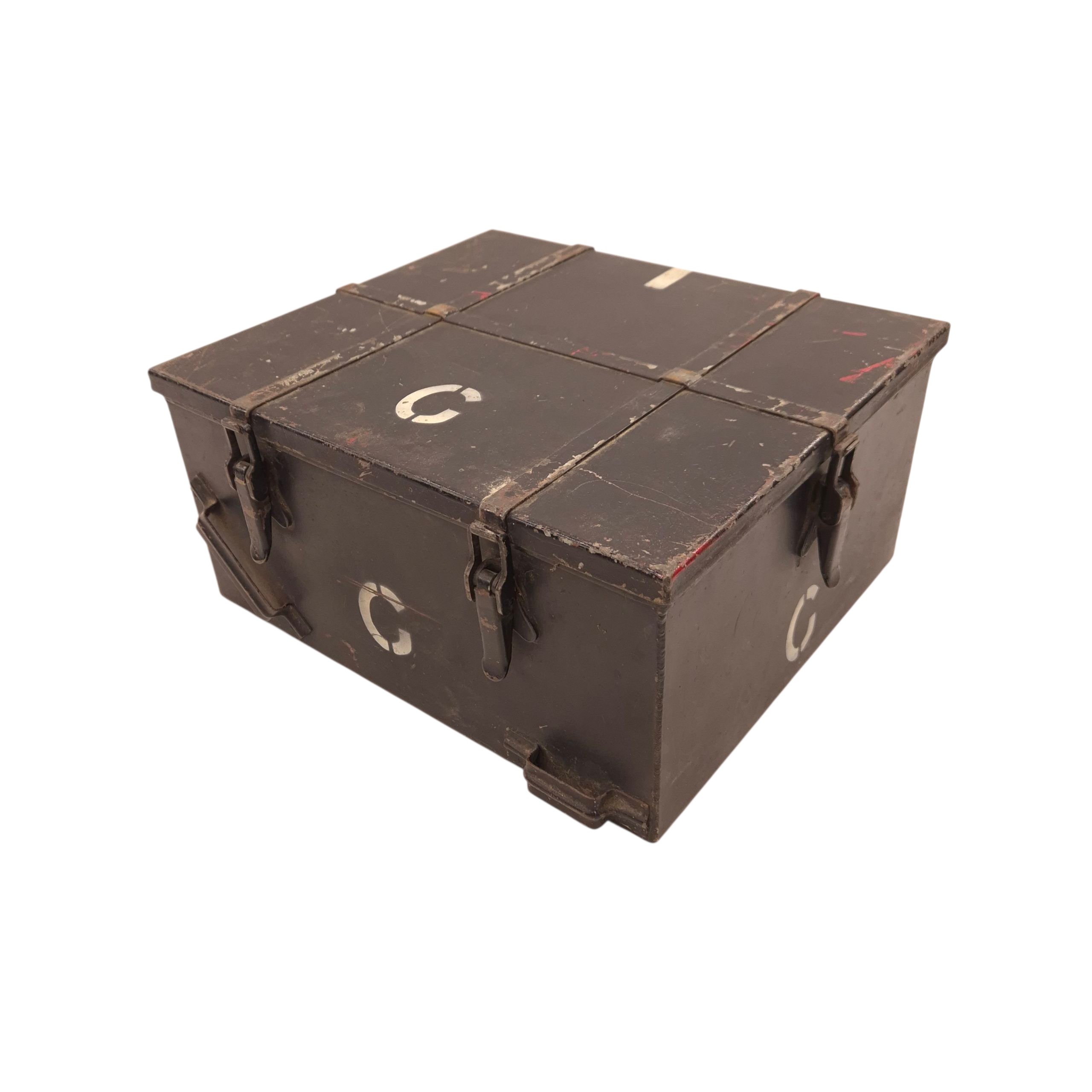 Type 3 MkII Clandestine Transceiver (B2) in Drop Containers — image 22