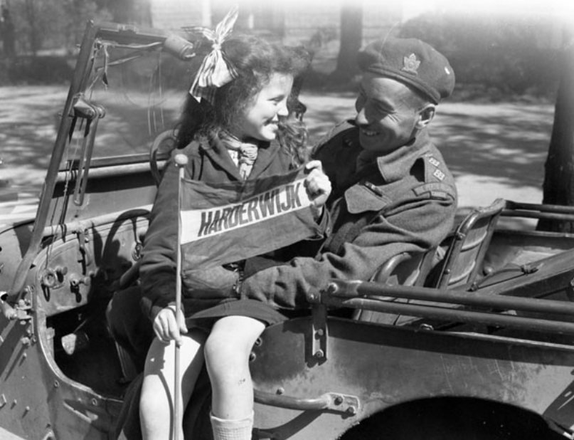 Perth Regiment Battle Dress Jacket – I.O.D.E. Shoulder Titles — image 13