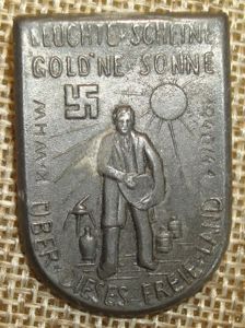 WWII GERMAN WHW Leuchte Scheine Gold 'Ne Sonne Tinnie 1