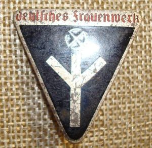 WWII GERMAN DEUTSCHES FRAUENWERK MEMBERSHIP BADGE