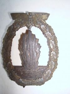 EARLY SCHWERIN MINESWEEPER BADGE