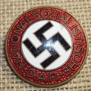 WWII GERMAN NSDAP MEMBERSHIP BADGE M1 / 128