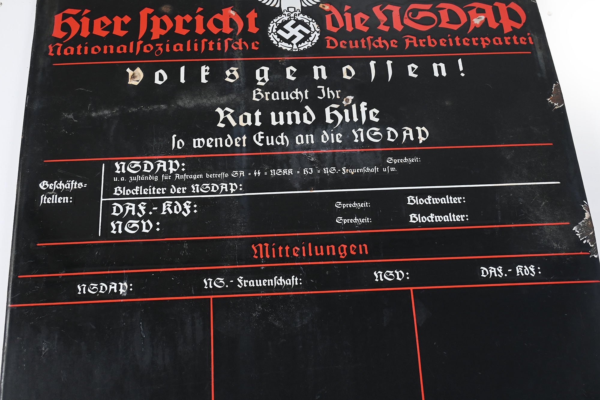 enamel sign here spricht die nsdap — image 3