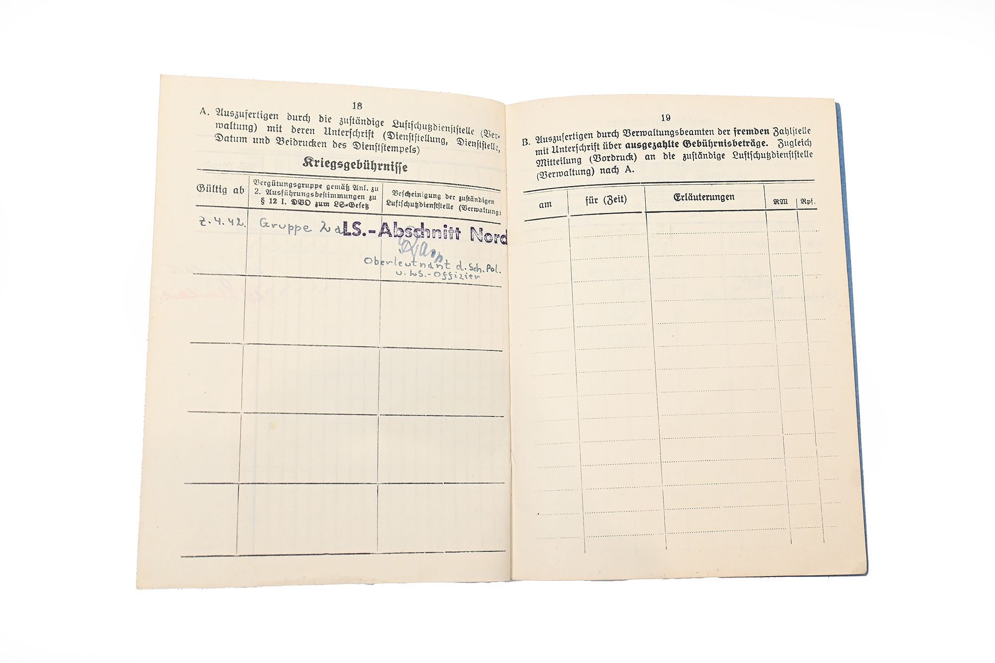 Luftschutz-Dienstbuch with extra paper — image 10