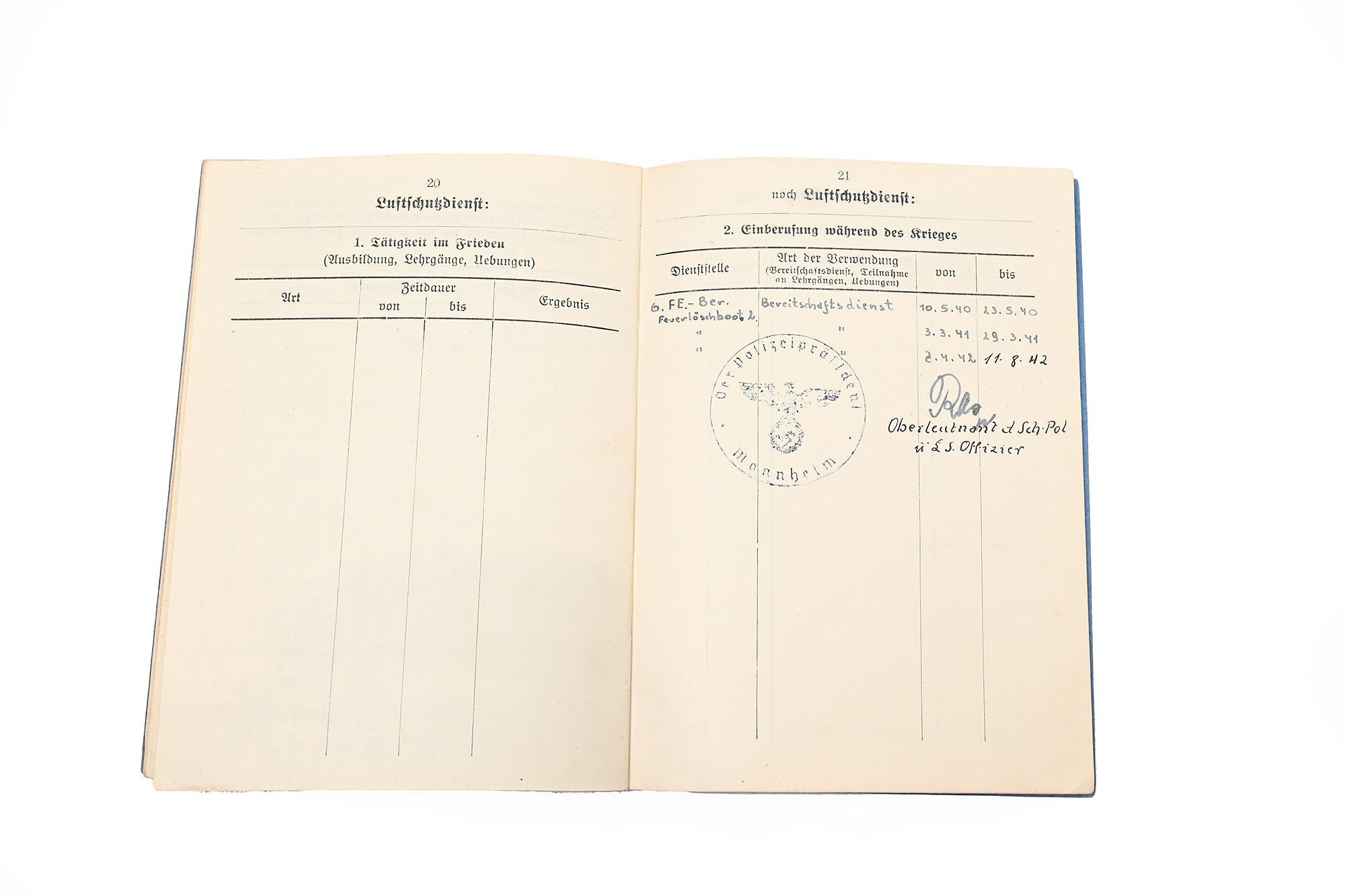 Luftschutz-Dienstbuch with extra paper — image 12