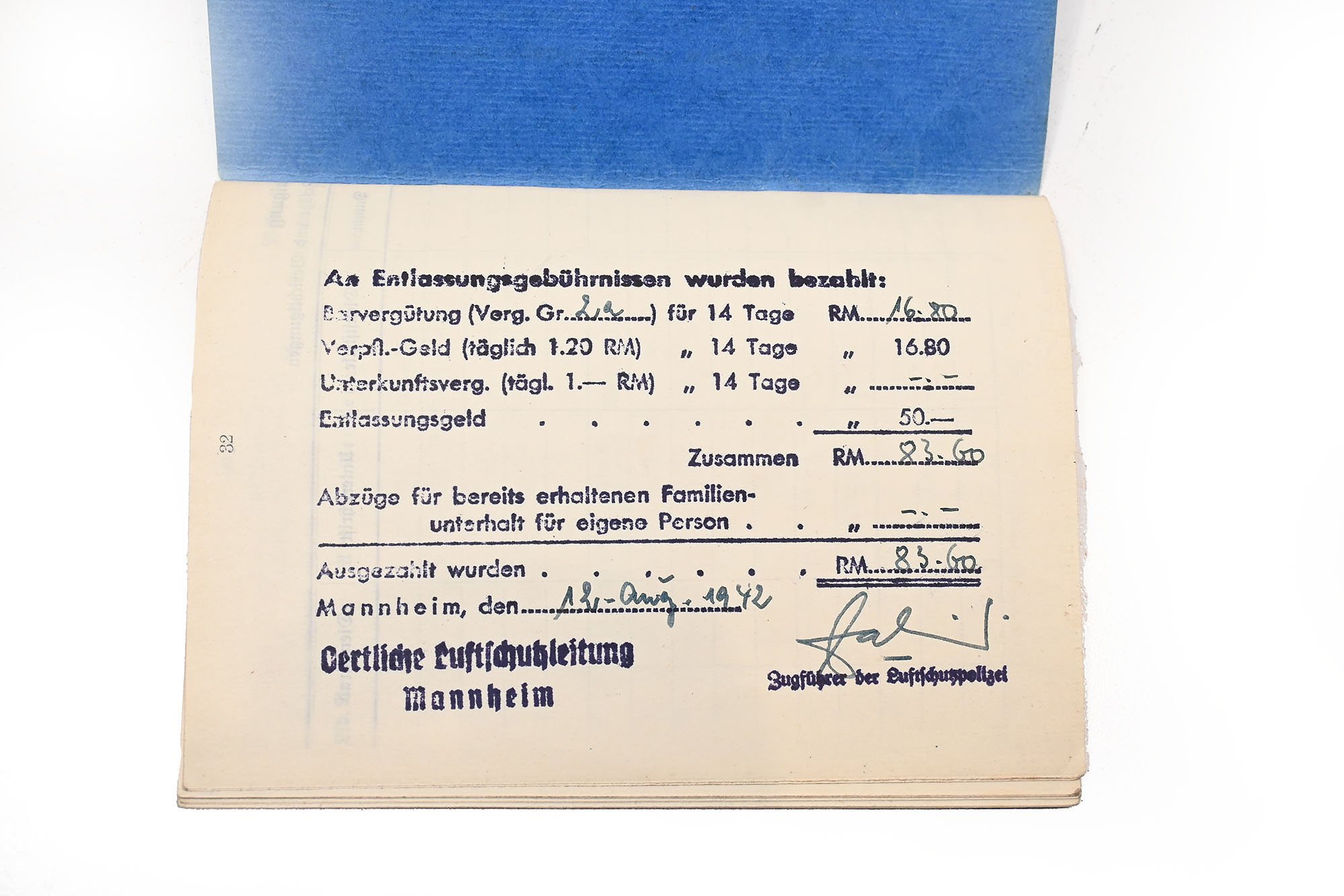 Luftschutz-Dienstbuch with extra paper — image 13