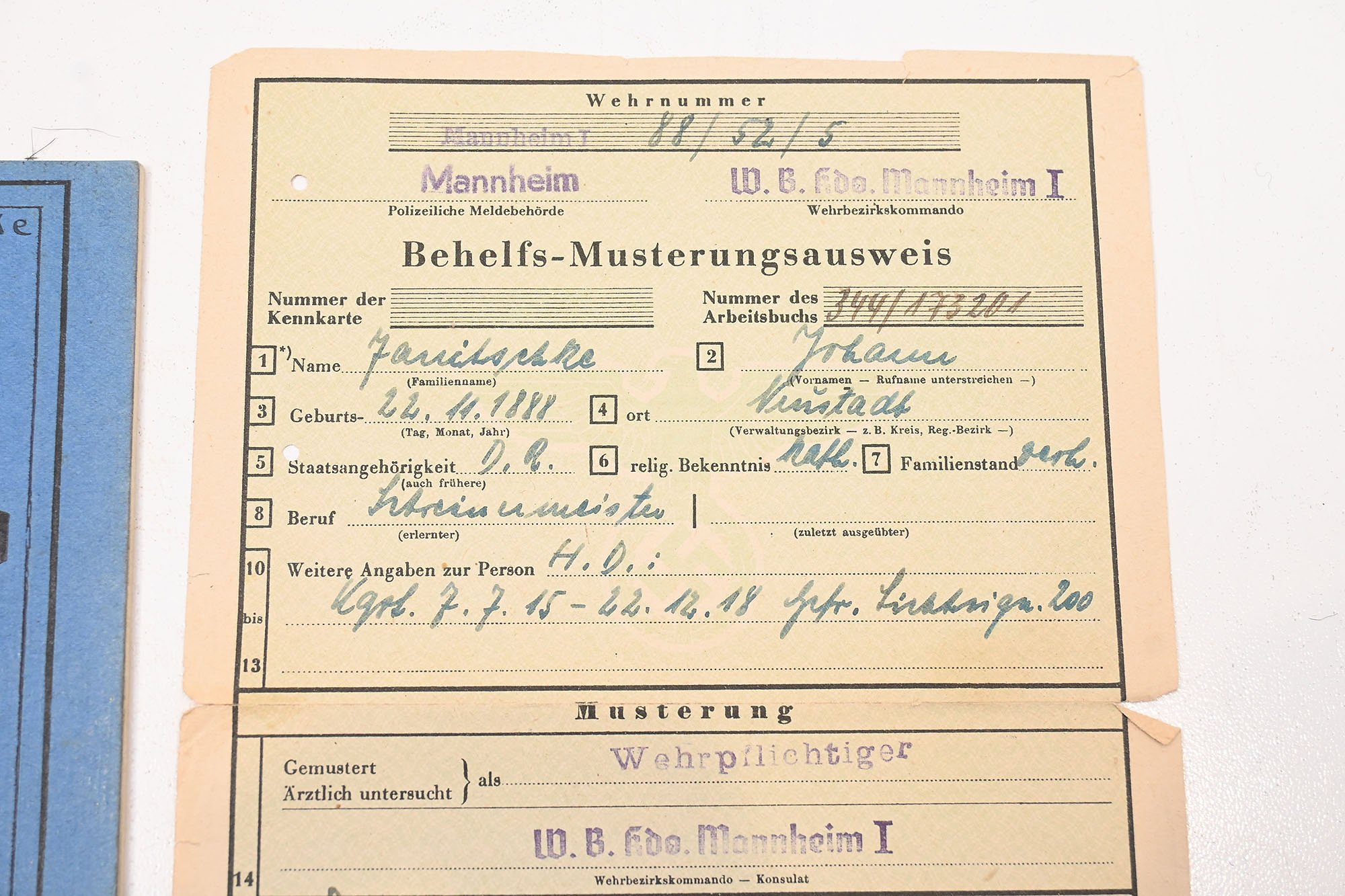 Luftschutz-Dienstbuch with extra paper — image 2