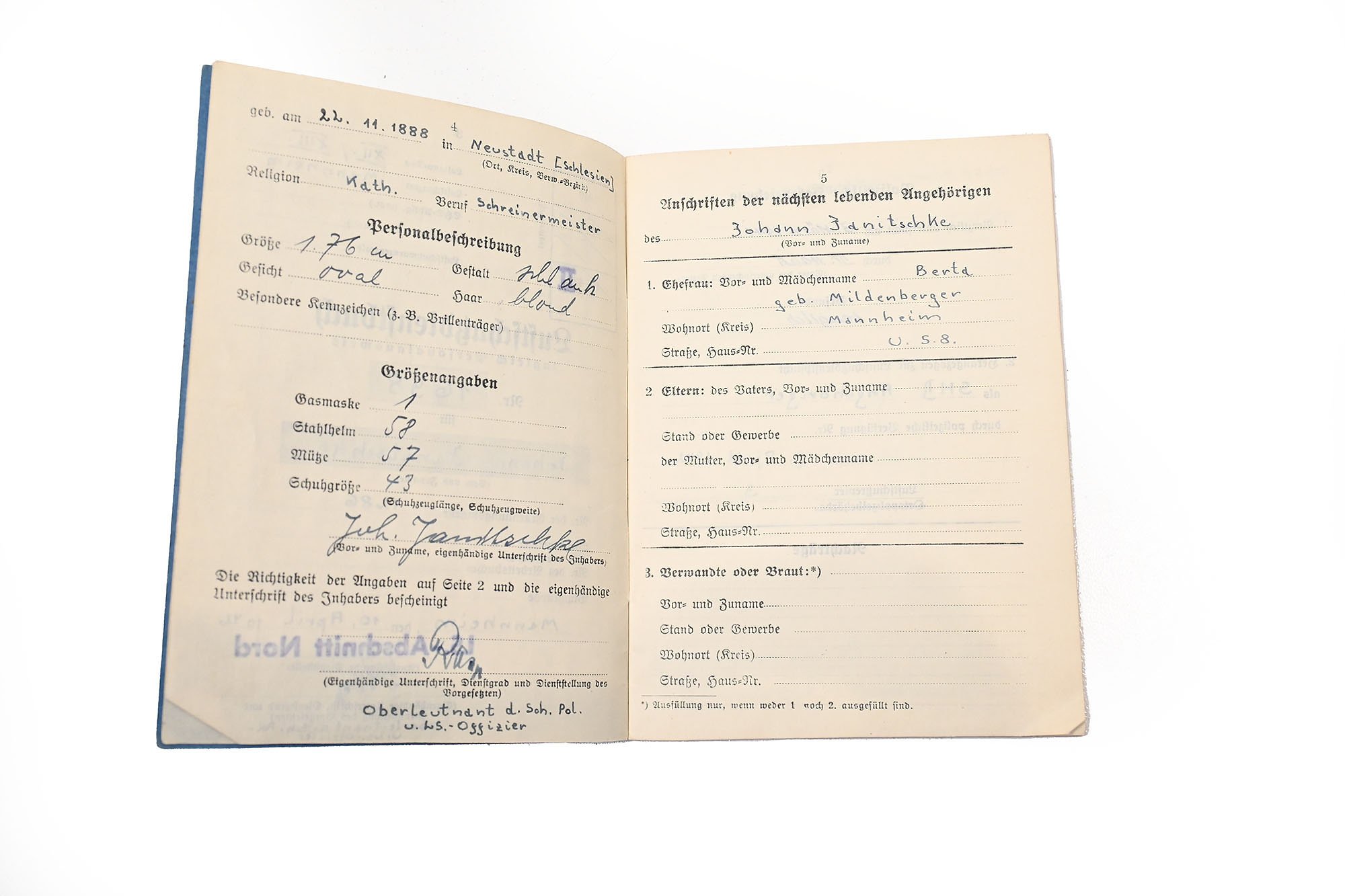 Luftschutz-Dienstbuch with extra paper — image 6