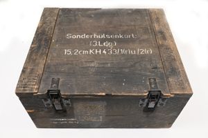 German box for Russian 15.2 cm sleeves.
