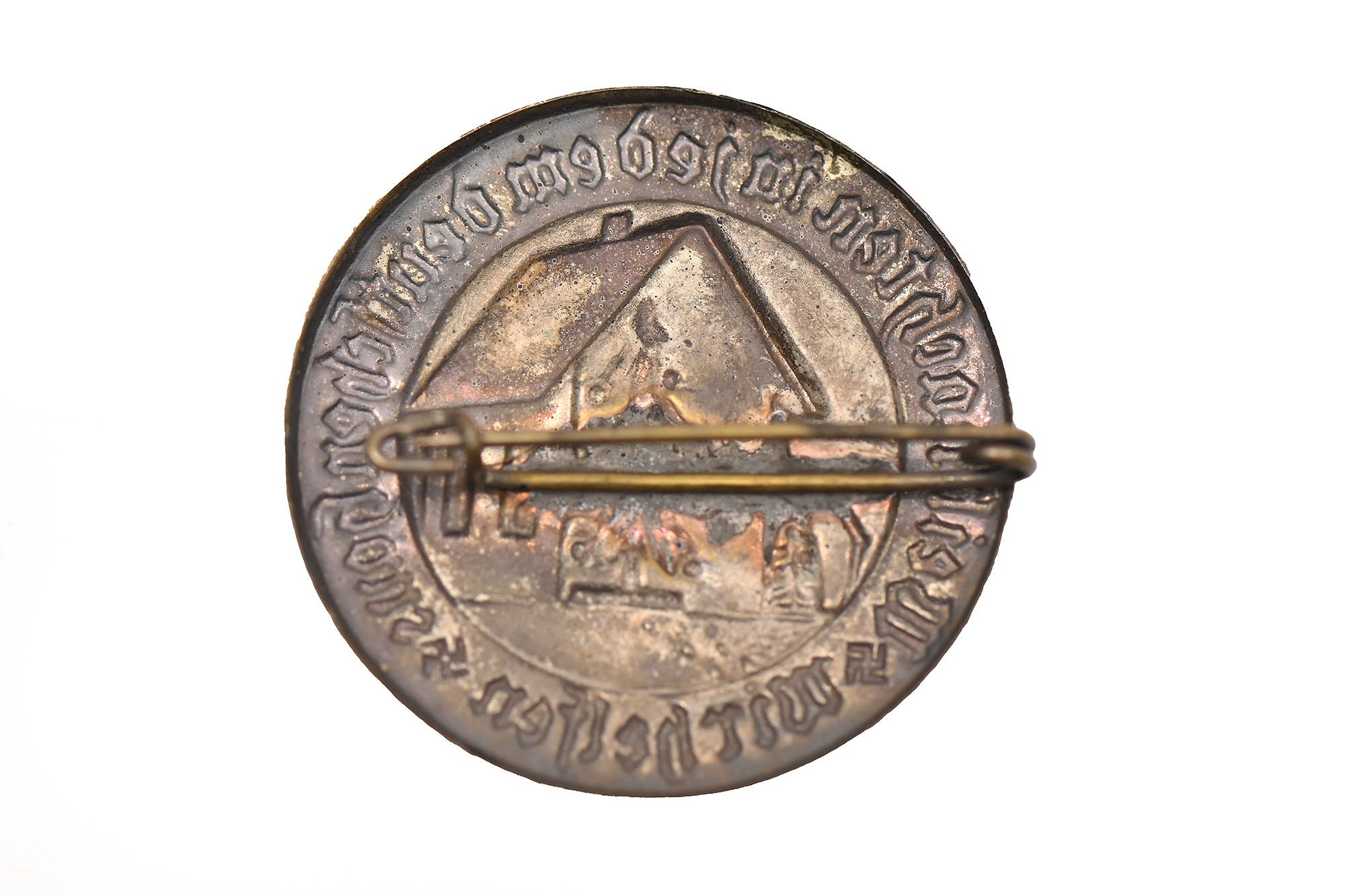 WHW pin Christmas — image 2