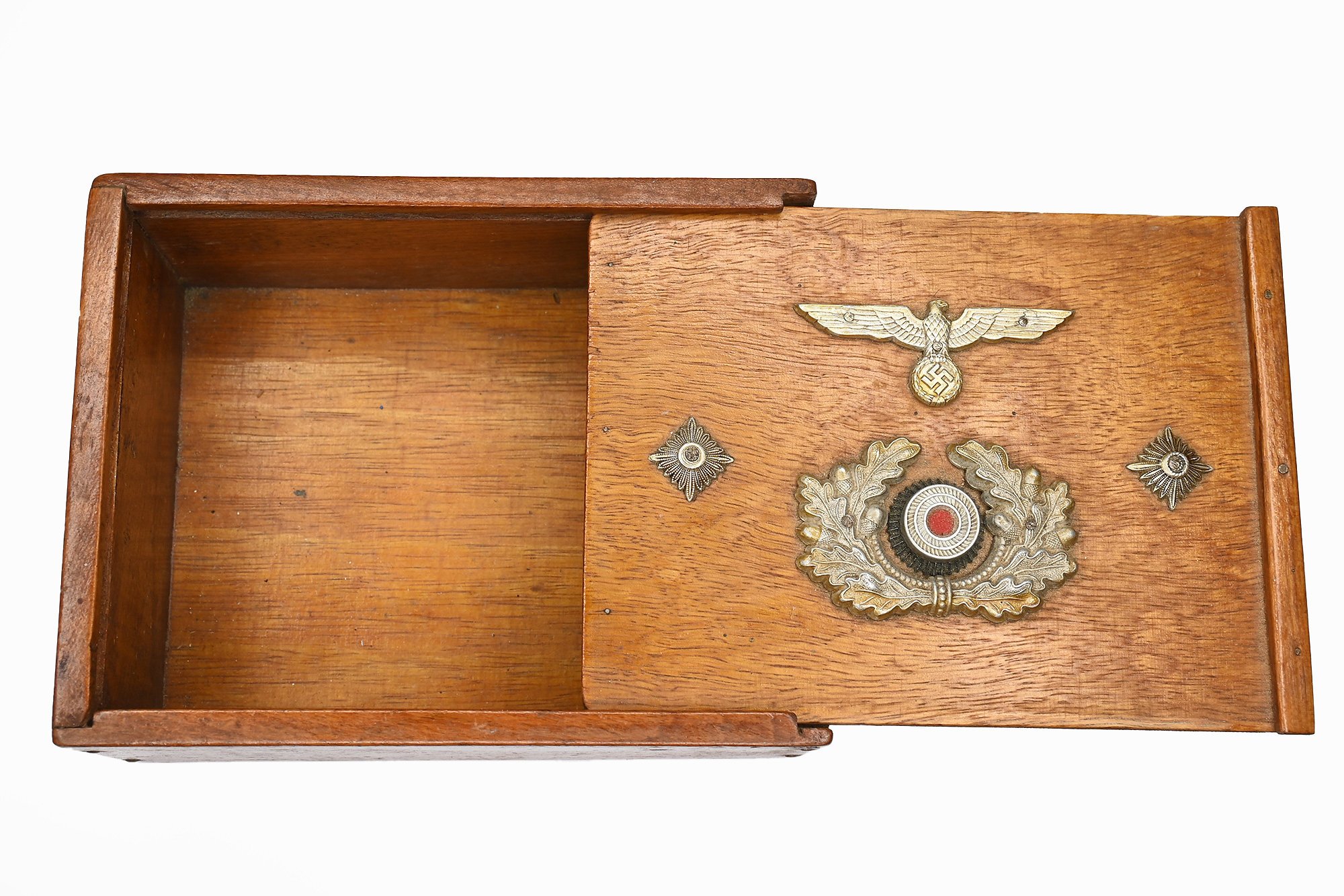 German vet art wooden box — image 2