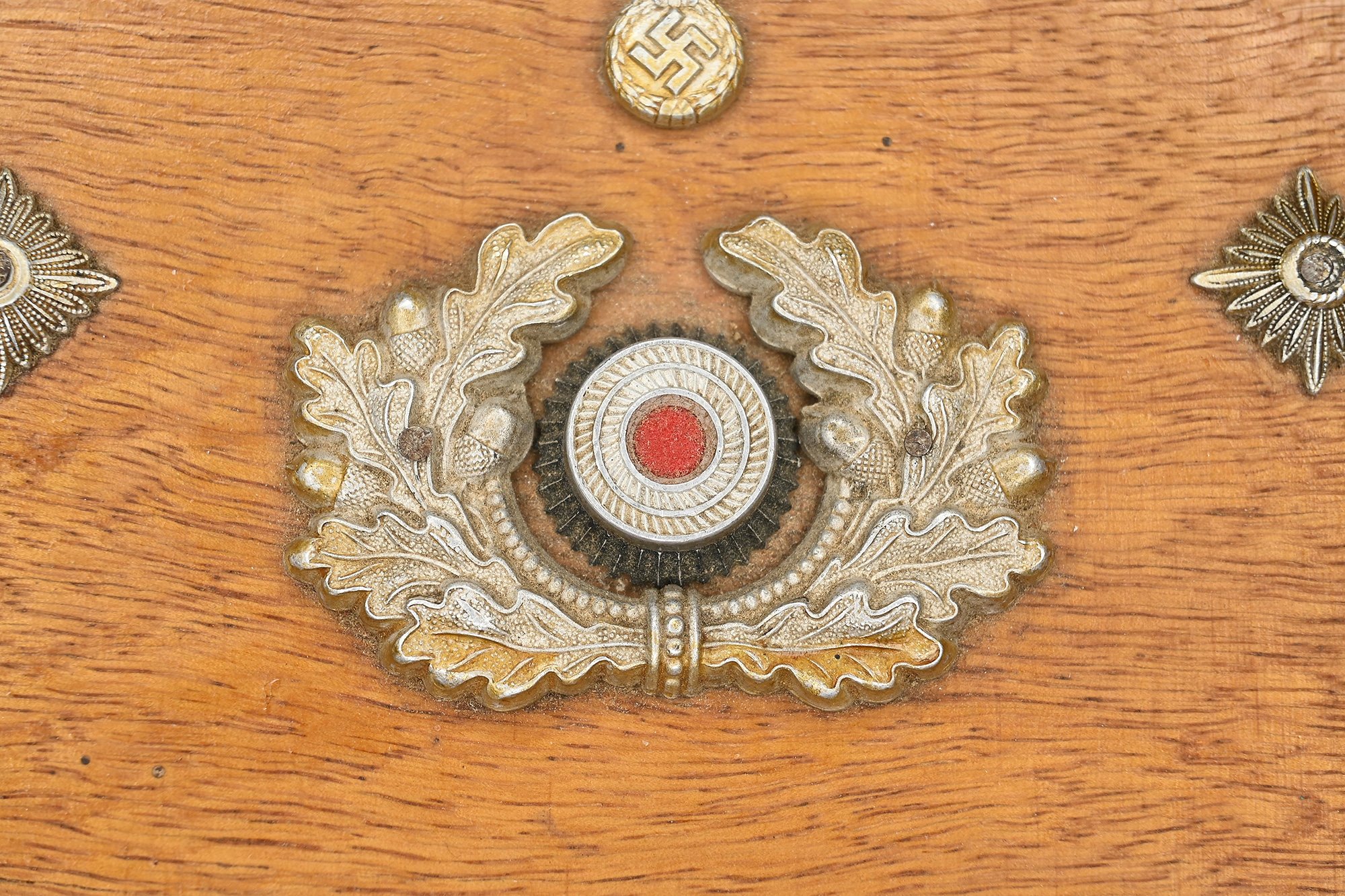 German vet art wooden box — image 4